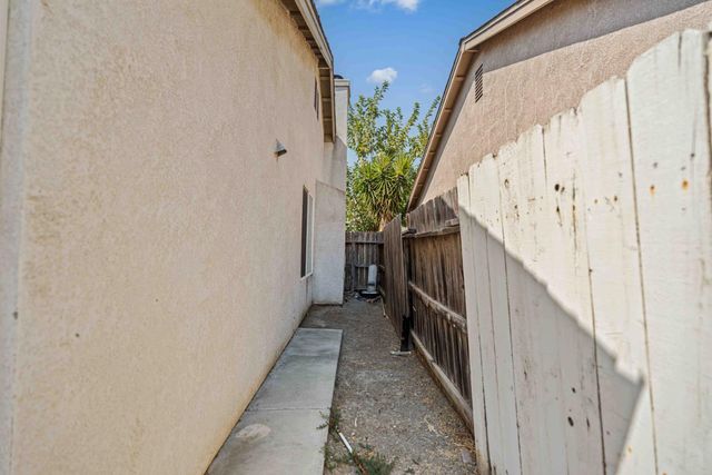 214 Shadywood Ave, Lathrop, CA 95330