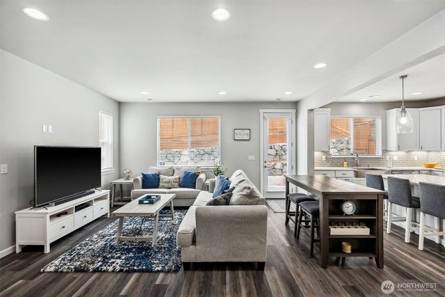 9844 Prospect Place, Gig Harbor, WA 98332