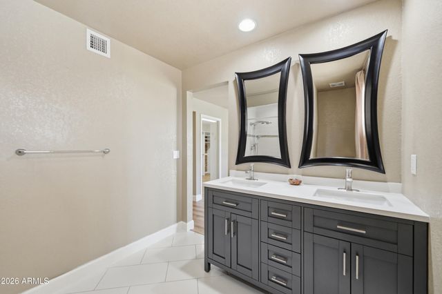 4949 E Shaw Butte Drive, Scottsdale, AZ 85254