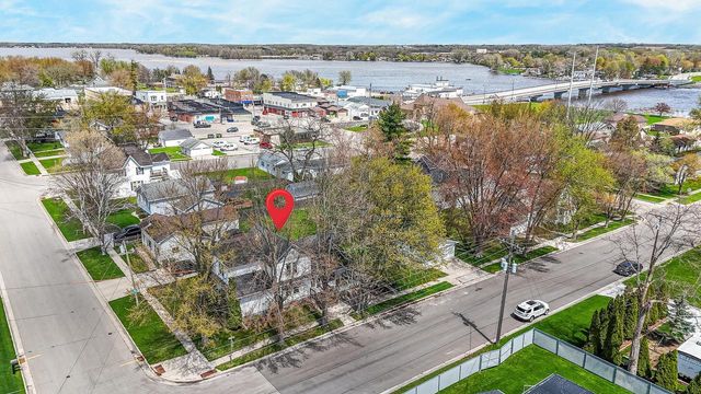 127 S 3RD STREET, Winneconne, WI 54986