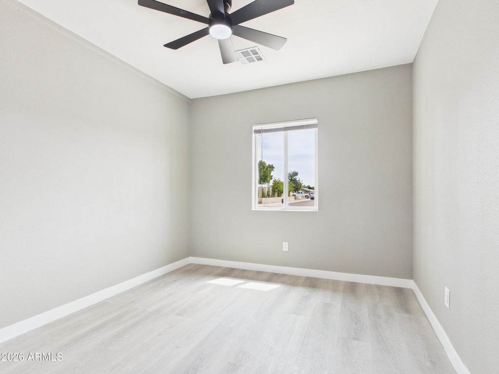 Image 25 of property listing at 6038 W Marconi Avenue, Glendale, AZ 85306