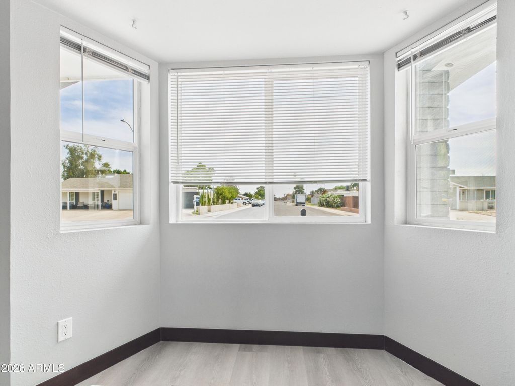 Image 4 of property listing at 6038 W Marconi Avenue, Glendale, AZ 85306