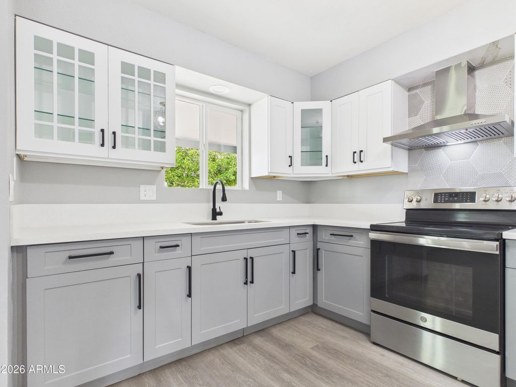 Image 7 of property listing at 6038 W Marconi Avenue, Glendale, AZ 85306