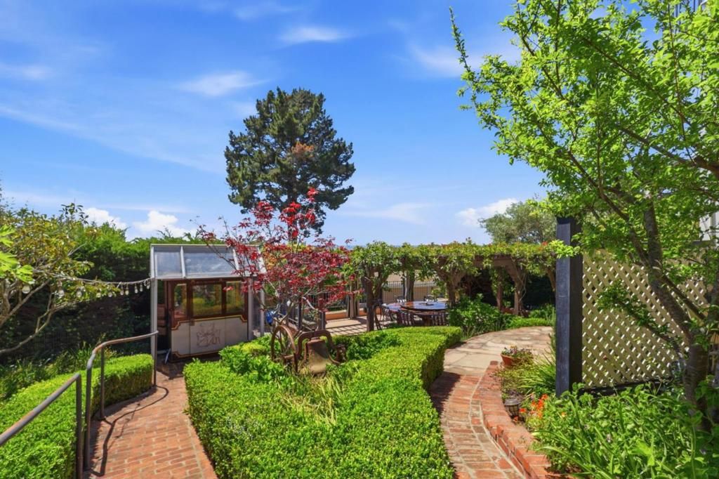 Image 11 of property listing at 509 Vista Del Mar Drive, Aptos, CA 95003