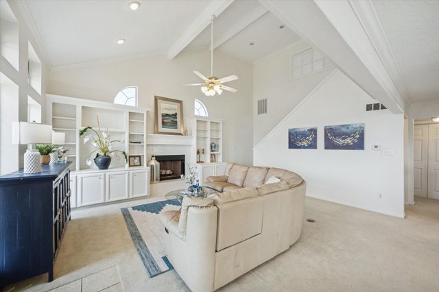 151 Tamana Drive, Tiki Island, TX 77554