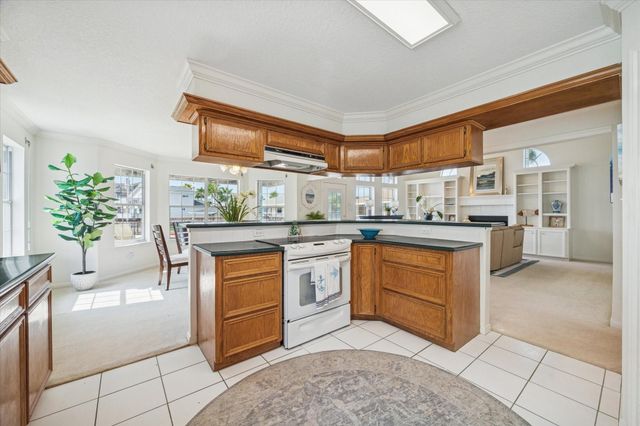 151 Tamana Drive, Tiki Island, TX 77554