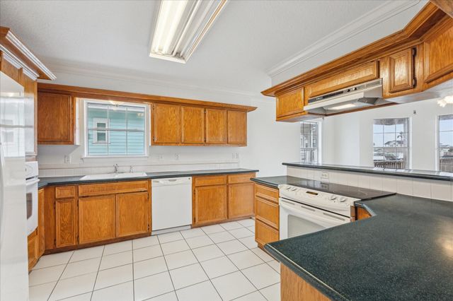 151 Tamana Drive, Tiki Island, TX 77554