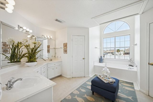 151 Tamana Drive, Tiki Island, TX 77554