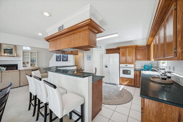 151 Tamana Drive, Tiki Island, TX 77554