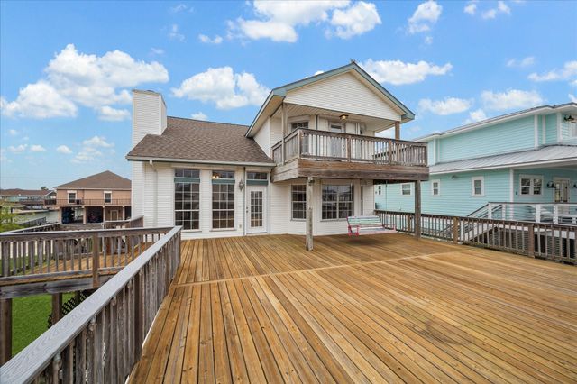 151 Tamana Drive, Tiki Island, TX 77554