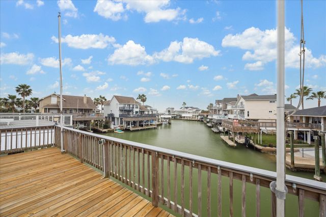 151 Tamana Drive, Tiki Island, TX 77554