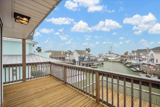 151 Tamana Drive, Tiki Island, TX 77554