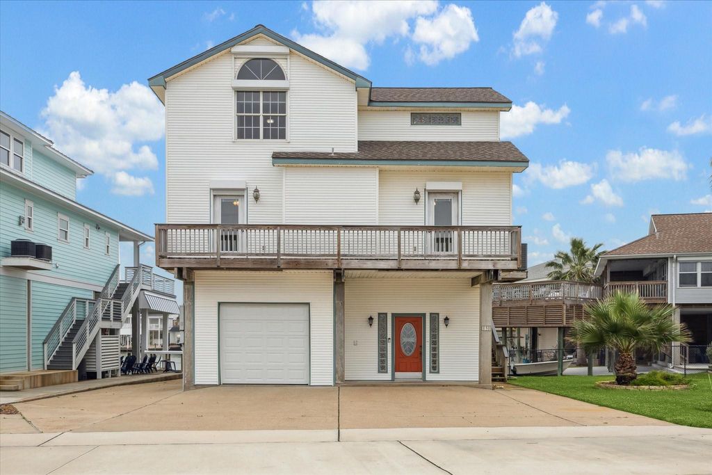 151 Tamana Drive, Tiki Island, TX 77554