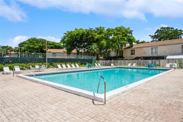8208 NW 8th Place 4, Fort Lauderdale, FL 33324