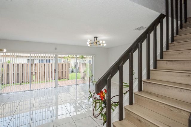 8208 NW 8th Place 4, Fort Lauderdale, FL 33324