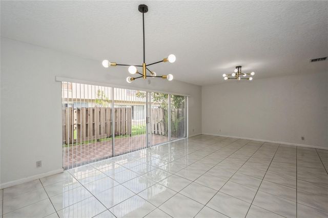 8208 NW 8th Place 4, Fort Lauderdale, FL 33324