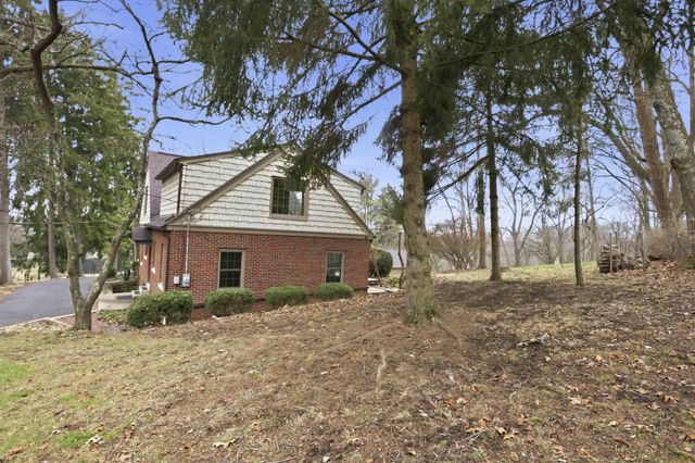 17 Red Bud Lane, Lancaster, OH 43130