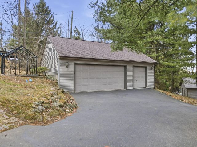 17 Red Bud Lane, Lancaster, OH 43130