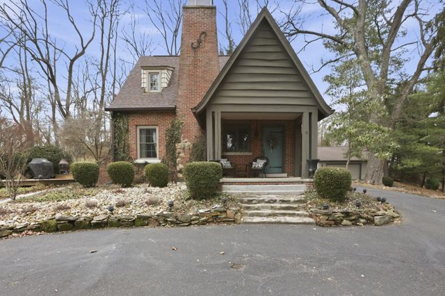 17 Red Bud Lane, Lancaster, OH 43130