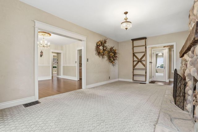 17 Red Bud Lane, Lancaster, OH 43130