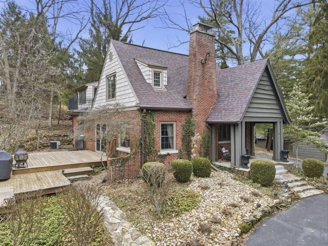 17 Red Bud Lane, Lancaster, OH 43130