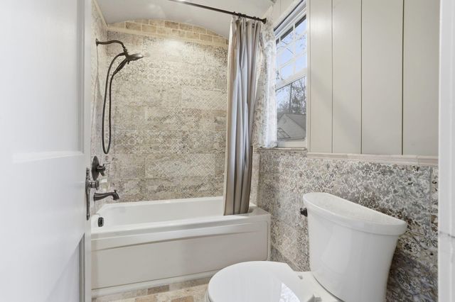 17 Red Bud Lane, Lancaster, OH 43130