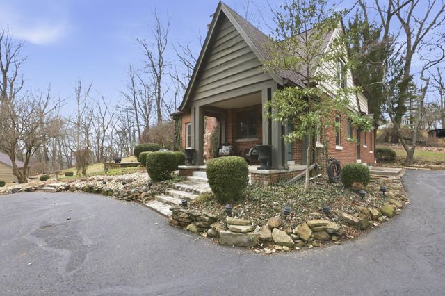 17 Red Bud Lane, Lancaster, OH 43130