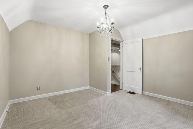 17 Red Bud Lane, Lancaster, OH 43130