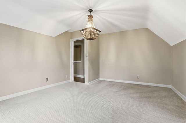 17 Red Bud Lane, Lancaster, OH 43130