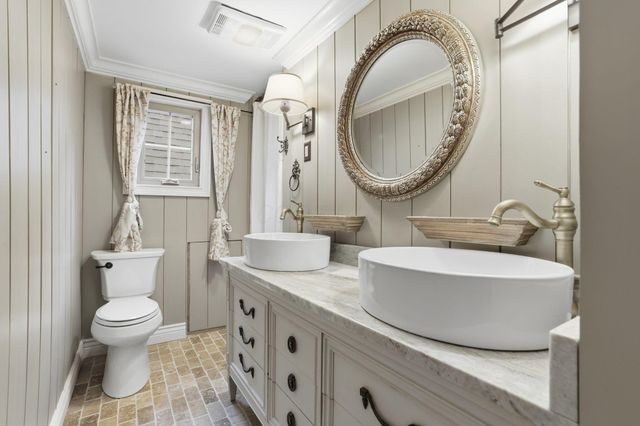 17 Red Bud Lane, Lancaster, OH 43130