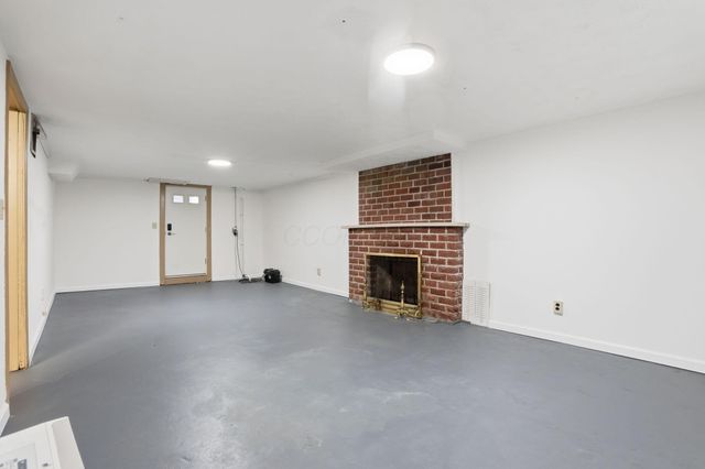 17 Red Bud Lane, Lancaster, OH 43130