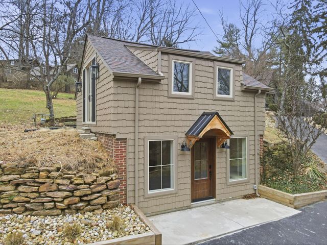 17 Red Bud Lane, Lancaster, OH 43130