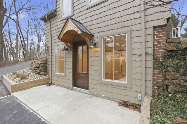 17 Red Bud Lane, Lancaster, OH 43130