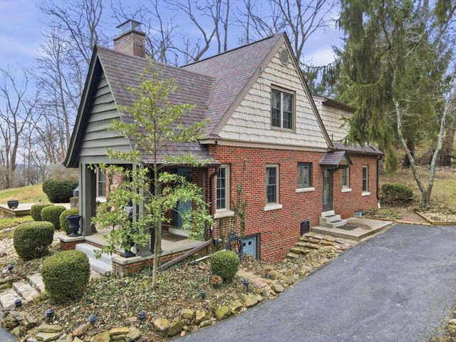 17 Red Bud Lane, Lancaster, OH 43130