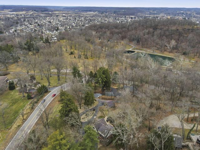 17 Red Bud Lane, Lancaster, OH 43130