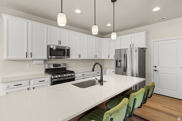 2052 W LYDIA LN, Syracuse, UT 84075