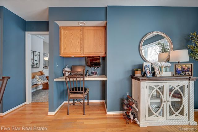 4950 Whitlow Court, Commerce Charter Township, MI 48382