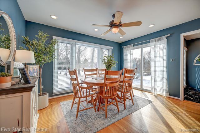 4950 Whitlow Court, Commerce Charter Township, MI 48382