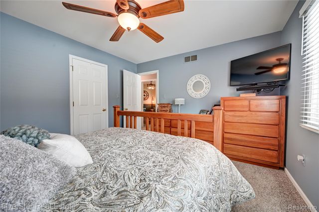 4950 Whitlow Court, Commerce Charter Township, MI 48382