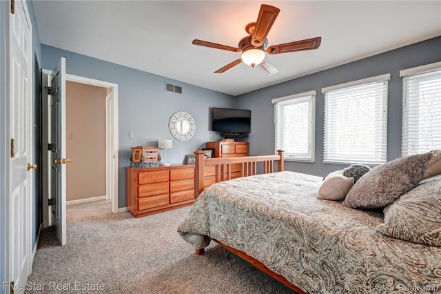 4950 Whitlow Court, Commerce Charter Township, MI 48382