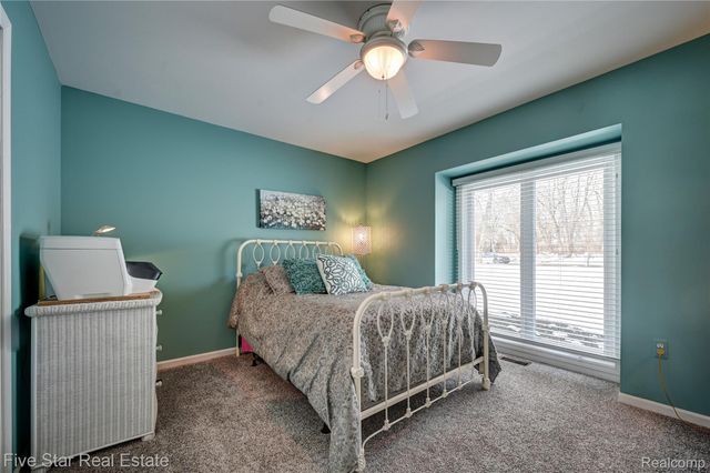 4950 Whitlow Court, Commerce Charter Township, MI 48382