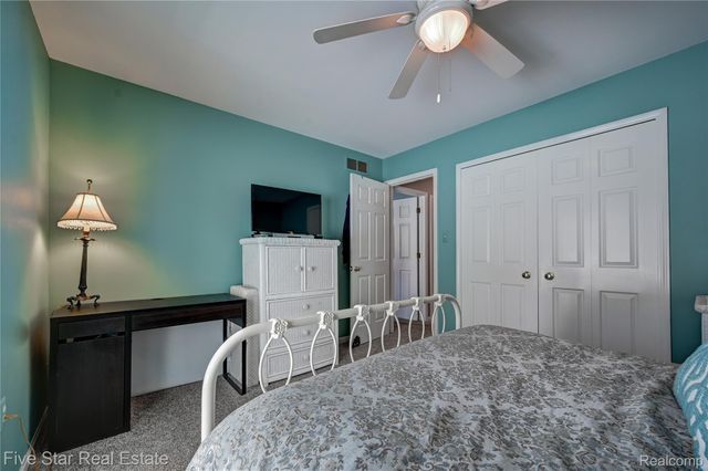 4950 Whitlow Court, Commerce Charter Township, MI 48382