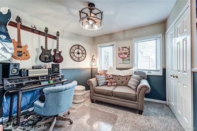 4950 Whitlow Court, Commerce Charter Township, MI 48382