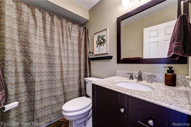 4950 Whitlow Court, Commerce Charter Township, MI 48382