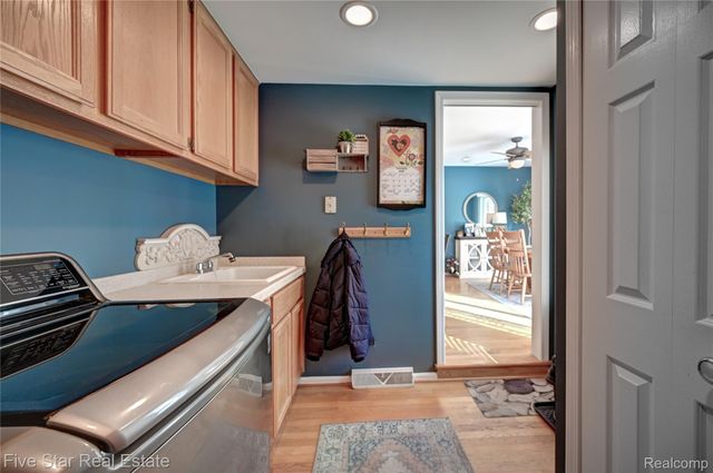 4950 Whitlow Court, Commerce Charter Township, MI 48382