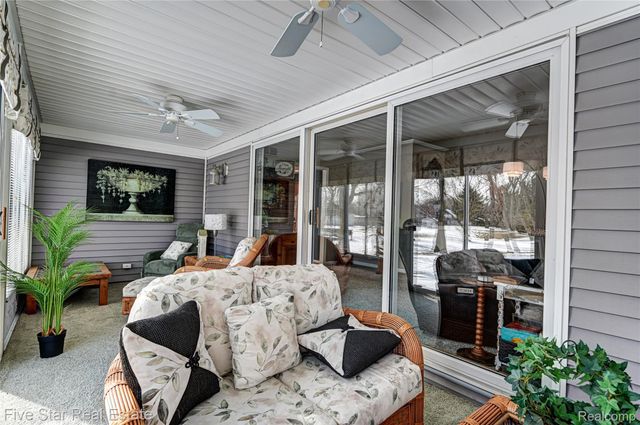 4950 Whitlow Court, Commerce Charter Township, MI 48382