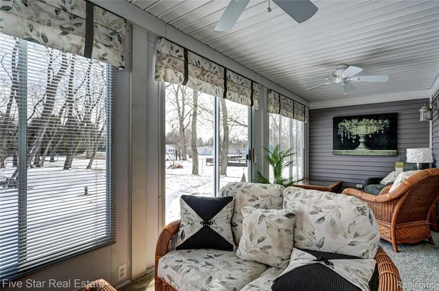 4950 Whitlow Court, Commerce Charter Township, MI 48382