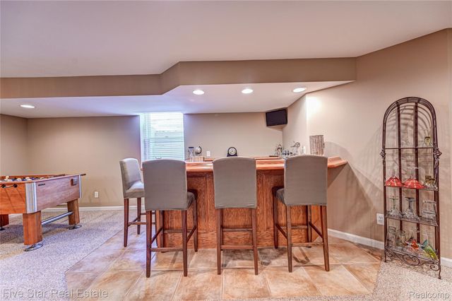 4950 Whitlow Court, Commerce Charter Township, MI 48382