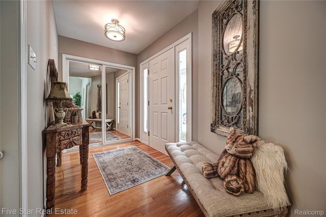 4950 Whitlow Court, Commerce Charter Township, MI 48382