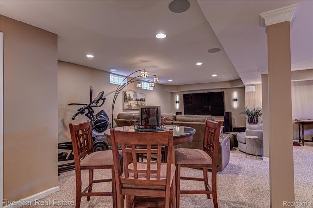 4950 Whitlow Court, Commerce Charter Township, MI 48382